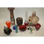 A COLLECTION OF STUDIO GLASSWARE TO INCLUDE A WHITE FRIARS STYLE VASE, MURANO GLASS CLOWN ETC. (13)