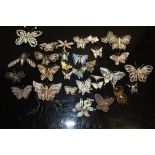 A COLLECTION OF VINTAGE FILIGREE AND ENAMELLED BUTTERFLY AND INSECT BROOCHES ETC. (31)