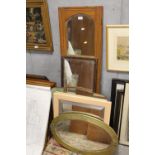 A SELECTION OF VINTAGE WALL MIRRORS TO INCLUDE A HAMMERED FINISH BRASS FRAMED EXAMPLE (5)
