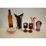 A COLLECTION OF STUDIO GLASSWARE TO INC VASES ETC (7)