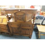 A LARGE CARVED OAK LINEN FOLD COURT CUPBOARD H-145 CM W-121 CM