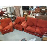 A MODERN UPHOLSTERED RED 3 PIECE SUITE