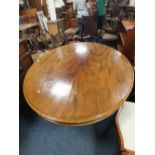 A LARGE ANTIQUE MAHOGANY TILT TOP TABLE OVAL TABLE H-74 CM W-149 CM