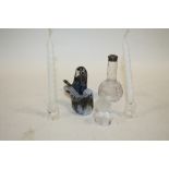 A SMALL COLLECTION OF GLASSWARE TO INCLUDE SWAROVSKI CRYSTAL CANDLESTICKS, NACHTMANN GLASS BIRD