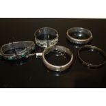 TWO HALLMARKED SILVER BANGLES, A SILVER GILT BANGLE, STERLING SILVER BANGLE AND A MALACHITE SET