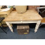 AN ANTIQUE PINE SCRUB TOP KITCHEN TABLE, WITH SINGLE DRAWER RAISED ON TURNED SUPPORTS H-72 CM W-