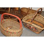 A COLLECTION OF WICKERWARE AND TREEN TO INCLUDE WICKER BASKETS, TREEN SPINNING SPICE RACK, MINIATURE