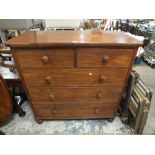 A VICTORIAN MAHOGANY 5 DRAWER CHEST RAISED ON BUN FEET H-112 cm W-114 cm