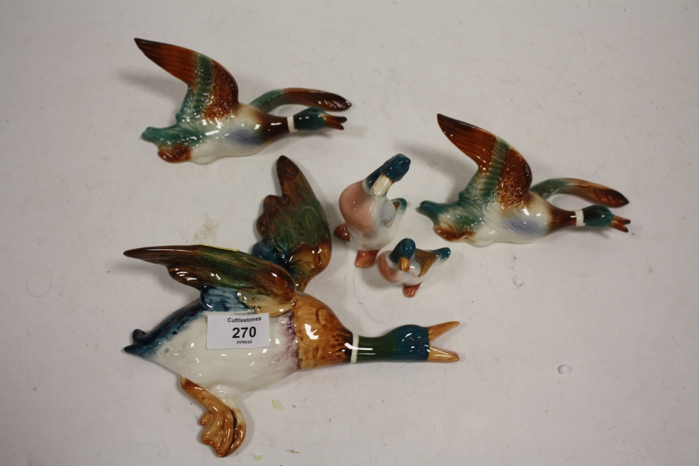 A BESWICK CERAMIC DUCK SHAPED WALL PLAQUE, TOGETHER WITH TWO OTHERS AND TWO DUCK FIGURES (5)