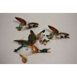 A BESWICK CERAMIC DUCK SHAPED WALL PLAQUE, TOGETHER WITH TWO OTHERS AND TWO DUCK FIGURES (5)