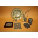 A COLLECTION OF ORIENTAL AND ORIENTAL STYLE METALWARE TO INCLUDE AN OPIUM PIPE, PEWTER CANISTER ETC