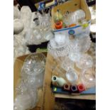 A LARGE QUANTITY OF ASSORTED GLASSWARE TO INCLUDE AN ART DECO PART DRESSING TABLE SET, VINTAGE GLASS