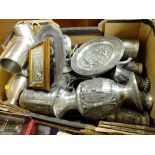 A TRAY OF MODERN AND VINTAGE PEWTER TO INCLUDE A LARGE STAR TREK TANKARD, ZINN BECKER CUPS, SKS