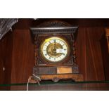 AN AMERICAN STYLE MAHOGANY MANTEL CLOCK