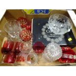 A TRAY OF GLASSWARE TO INCLUDE CRANBERRY GLASS, BOXED WEBB & CORBETT CRYSTAL SET ETC.