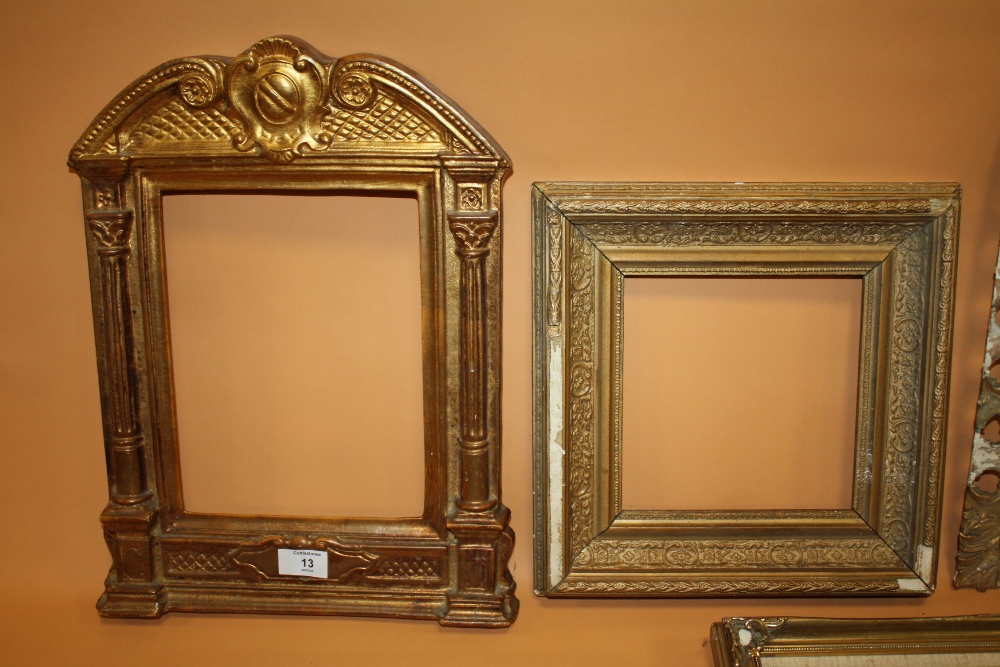 FOUR VINTAGE AND ANTIQUE PICTURE FRAMES, TOGETHER WITH A FRAMED OIL ON CANVAS OF A RIVER SCENE - Image 3 of 3