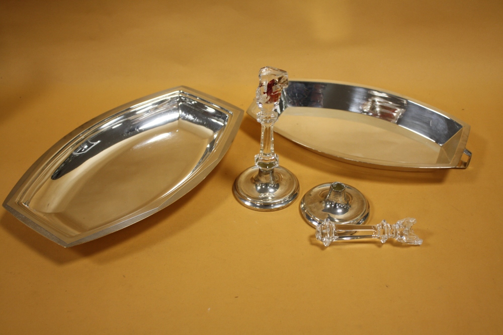 A PAIR OF HALLMARKED SILVER AND GLASS CANDLESTICKS A/F TOGETHER WITH TWO SILVER PLATED DISHES