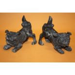 A PAIR OF BRONZE EFFECT DOG OF FO FIGURES LENGTH - 16CM