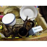 A SMALL TRAY OF ASSORTED METALWARE TO INCLUDE ENAMELLED BOWLS, VINTAGE IRONS, COOKING POT ETC.