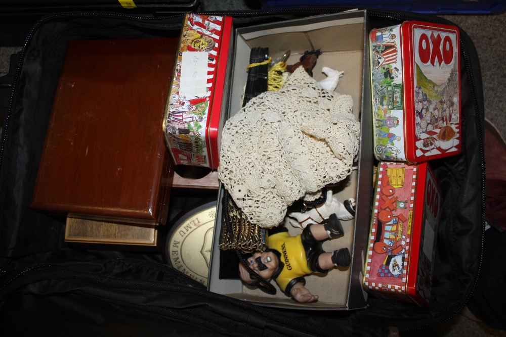 TWO TRAYS OF ASSORTED HOUSEHOLD SUNDRIES TO INCLUDE A CUT GLASS DECANTER, LETTER RACKS, SEASHELLS - Image 4 of 4