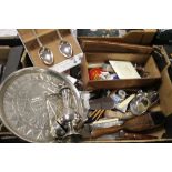 A TRAY OF METALWARE ETC.