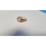 A VINTAGE MOONSTONE RING, in unmarked yellow metal. Approx. weight 3.3 g