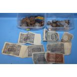 A QUANTITY OF COINS TO INCLUDE SHILLINGS TOGETHER WITH A SMALL COLLECTION OF BANKNOTES AND 'THE