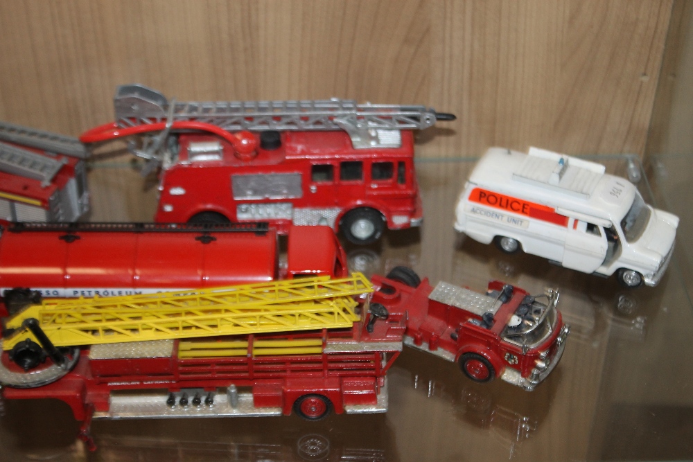 A COLLECTION OF VARIOUS DIECAST EMERGENCY VEHICLES, BY MATCHBOX, DINKY AND CORGI, to include - Image 3 of 3