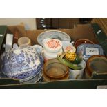 A TRAY OF CERAMICS TO INCLUDE STONEWARE JAR