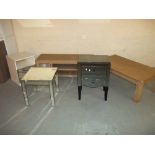 FIVE ITEMS TO INCLUDE A MIRRORED CHEST OF DRAWERS A/F, A MIRRORED TABLE A/F ETC.