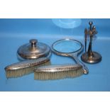 A PAIR OF SILVER BRUSHES, HALLMARKED BIRMINGHAM 1930, A MATCHING ROBERT PRINGLE AND SONS MIRROR ALSO