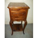 AN ANTIQUE WALNUT / MARBLE WASHSTAND, CARVED DETAIL