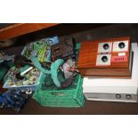 A QUANTITY OF SUNDRIES TO INCLUDE A STARLIGHT SERENADE RECORD PLAYER, WINE BOTTLE HOLDERS,