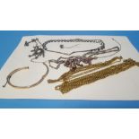 A SMALL QUANTITY OF VINTAGE COSTUME JEWELLERY TOGETHER WITH A BAG OF YELLOW METAL