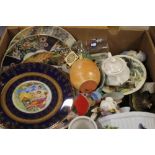 A TRAY OF CERAMIC PLATES AND ORNAMENTS