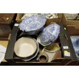 A TRAY OF VINTAGE ROYAL DOULTON DINNERWARE ETC TOGETHER WITH A TRAY OF MIXED CERAMICS