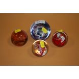 FOUR GLASS PAPER WEIGHTS TO INCLUDE A CAITHNESS EXAMPLE