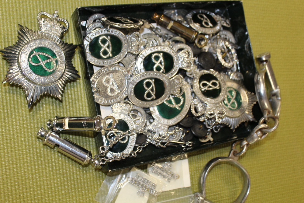 A BOX OF POLICE RELATED COLLECTABLES TO INC HANDCUFFS