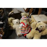 A COLLECTION OF VINTAGE TEDDY BEARS TO INC A MERRYTHOUGHT EXAMPLE TOGETHER WITH A DISPLAY STAND &