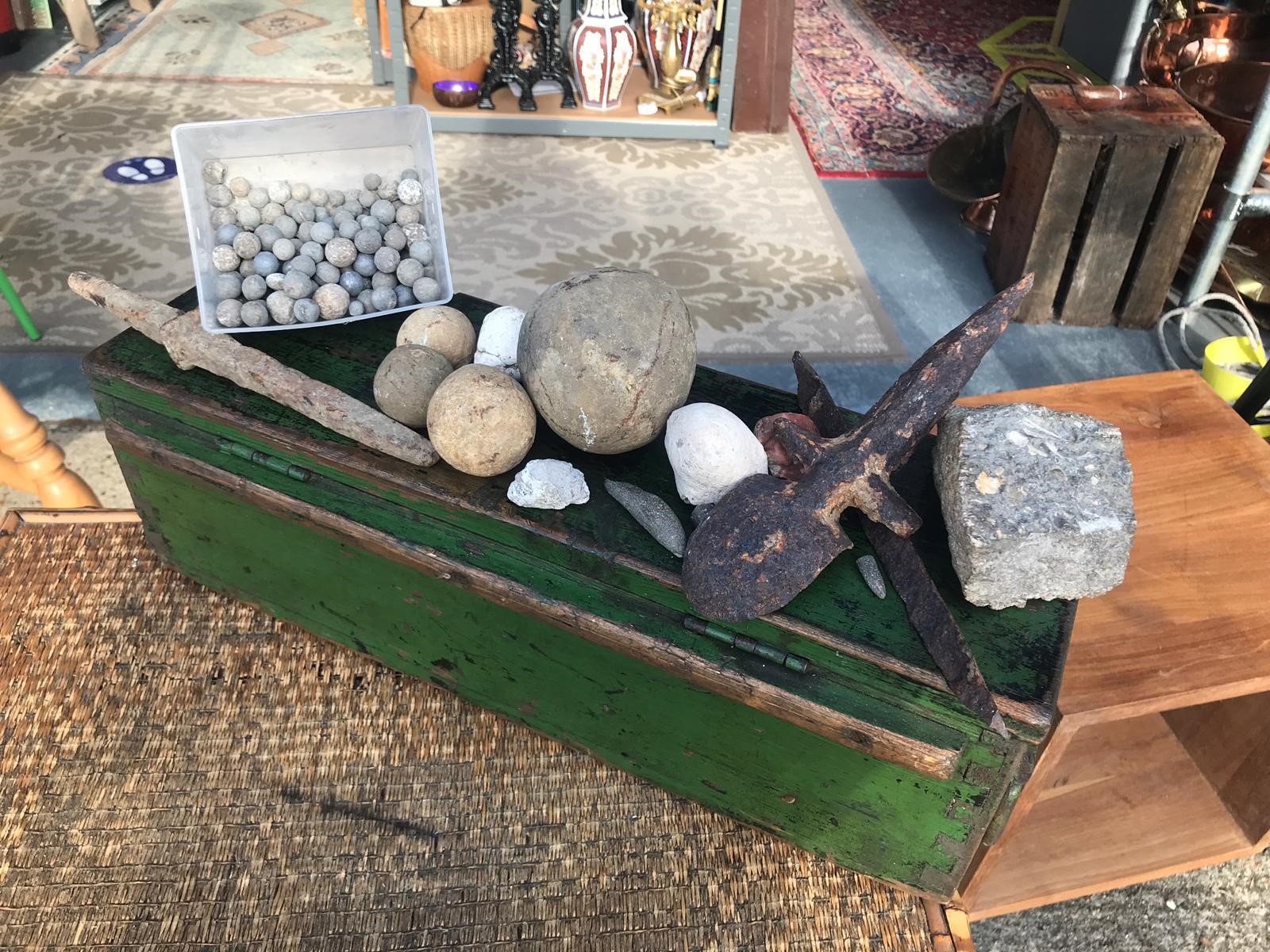 HEDINGHAM CASTLE INTEREST - A collection of medieval and later stone cannonballs, including musket b