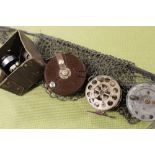 FOUR VINTAGE FISHING REELS TO INCLUDE A BOXED HARDY BROTHERS "THE HARDEX MKII" AND A VINTAGE FOLD