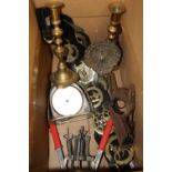 A BOX OF MOSTLY BRASSWARE TO INCLUDE A PAIR OF CANDLESTICKS, HORSE BRASSES ETC.