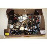 A BOX OF VINTAGE AND MODERN WATCHES