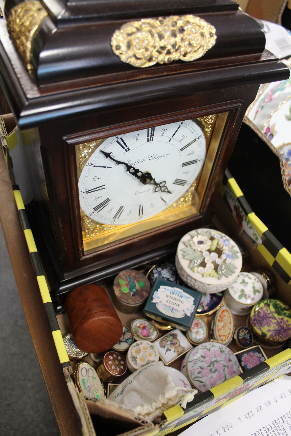 A SMALL TRAY OF MINIATURE TRINKET POTS, TOGETHER WITH A REPRODUCTION MANTEL CLOCK AND A TRAY OF