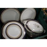 A TRAY OF WEDGWOOD TEA & DINNERWARE