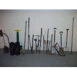 A SELECTION OF GARDEN TOOLS