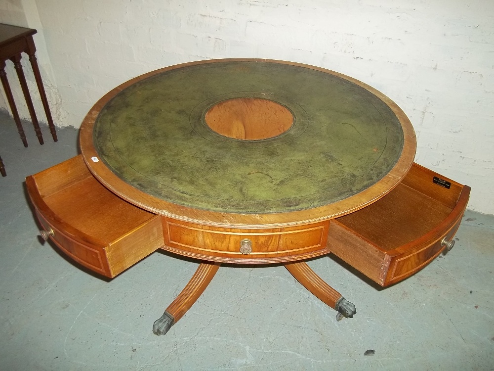 A ROUND LEATHER INLAID TABLE WITH DRAWERS - Image 2 of 2