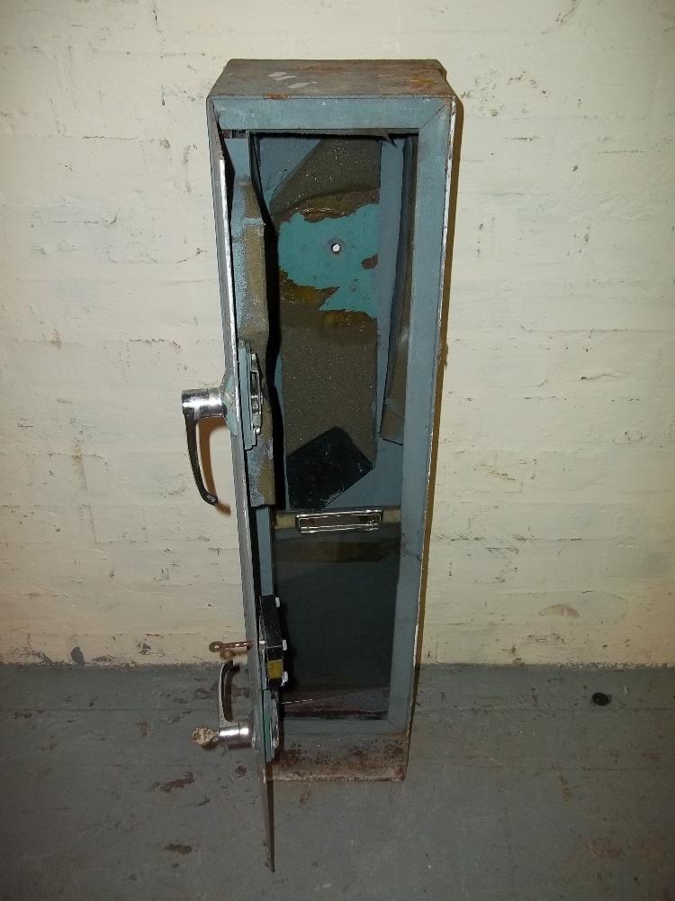 A LOCKING GUN CABINET SAFE - Bild 2 aus 2