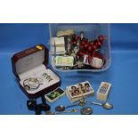 A QUANTITY OF COLLECTABLES TO INCLUDE SOUVENIR SPOONS, COSTUME JEWELLERY ETC.