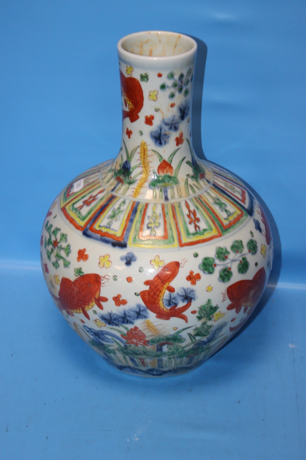 AN ORIENTAL STYLE VASE DECORATED WITH GOLDFISH